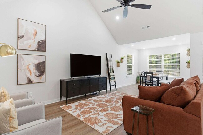 Building Photo - 3 Drem Cir