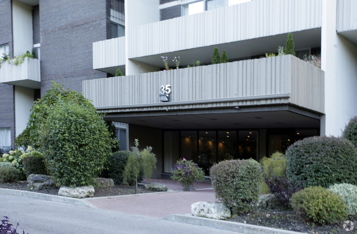 Photo du bâtiment - South Kingsway Square