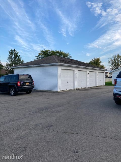 Building Photo - 6937 Plaza Dr