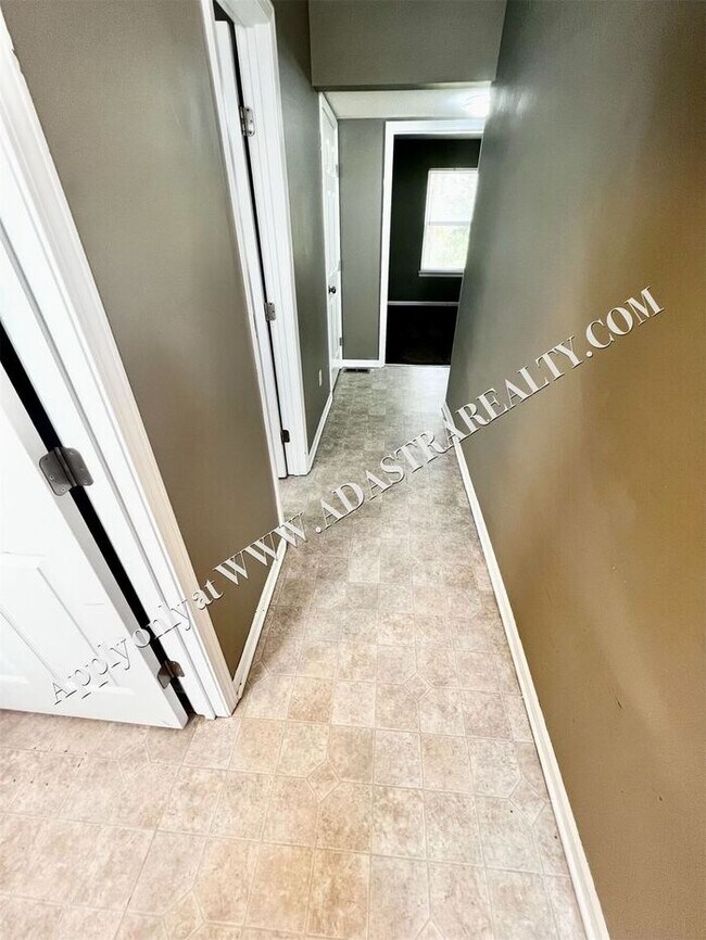 Foto del edificio - Spacious Shawnee Townhome 3 Bed/3 Bath-Available NOW!!