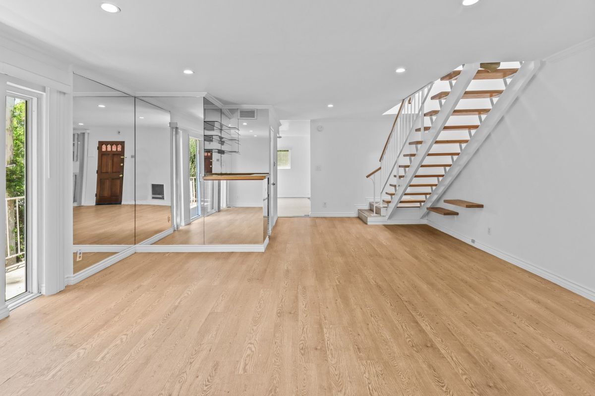Foto principal - 4610 Densmore Ave