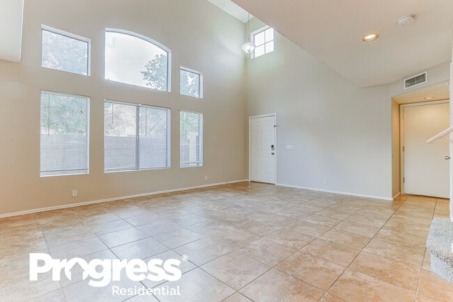 Foto del edificio - 250 W Juniper Ave