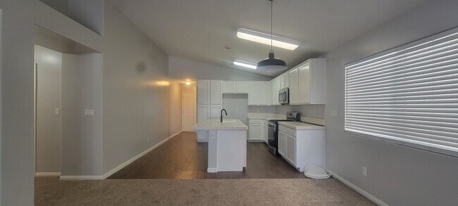Building Photo - 6627 Silver Moon Dr