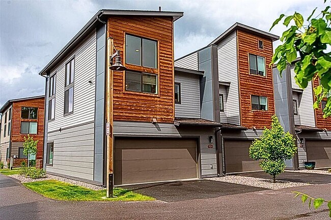 Foto del edificio - Whitefish Townhome w/ Clubhouse amenities