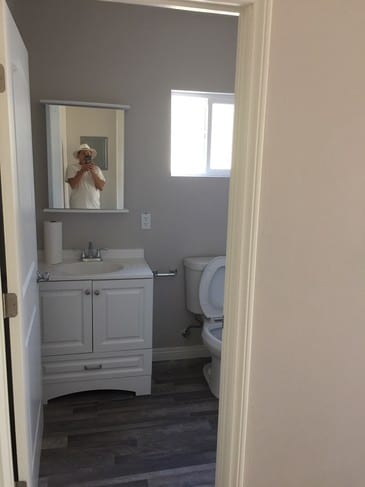 baño - 14260 McCormick St