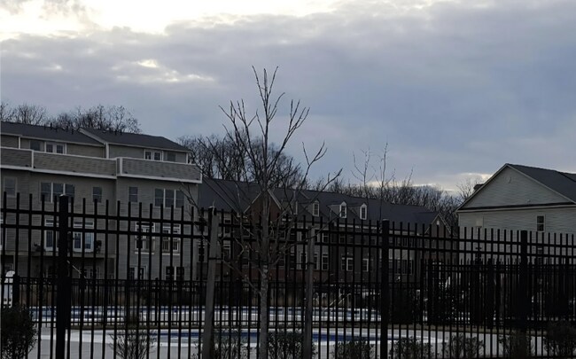 Foto del edificio - 7735 Duncannon Ln