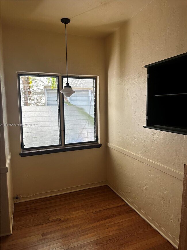 Foto del edificio - 1560 Jefferson Ave