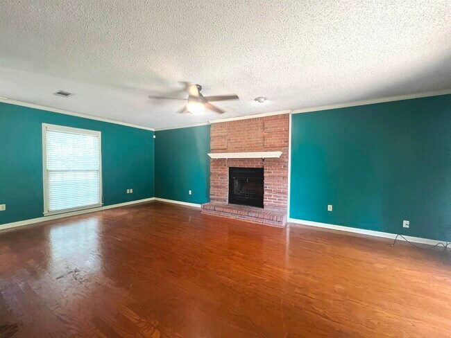 Building Photo - 7849 Meadow Trail Dr