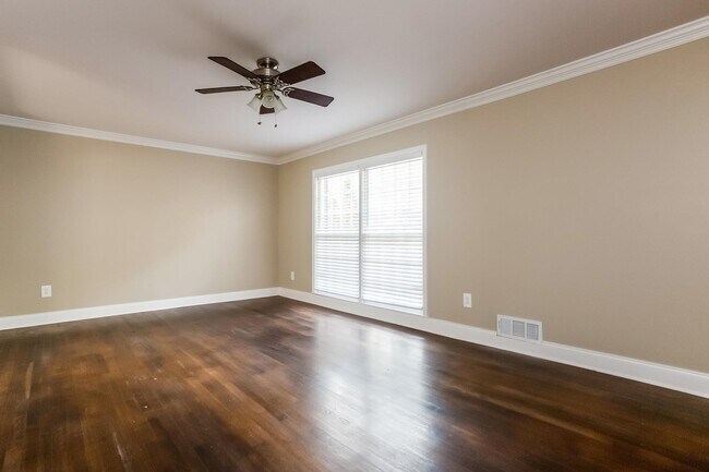 Building Photo - 2134 Elinwood Dr