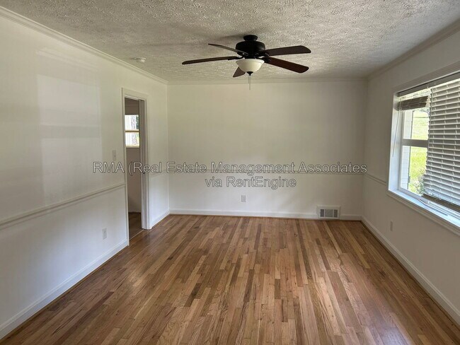 Foto del edificio - 216 Hillandale Dr