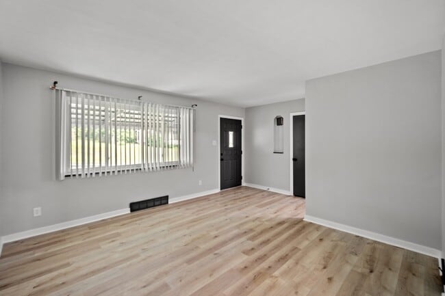 Foto del edificio - Stunning 3 bedroom home in McKeesport available Feb 15!