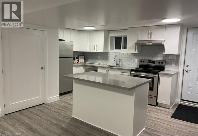 Photo du bâtiment - 221 Ascot Ct