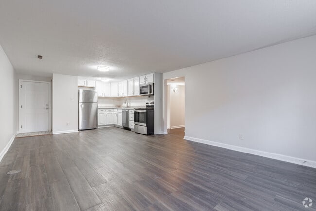 3 habitaciones, 1 baño - 1100 pies cuadrados - Sala de estar - 2600 Le Blanc Ct.