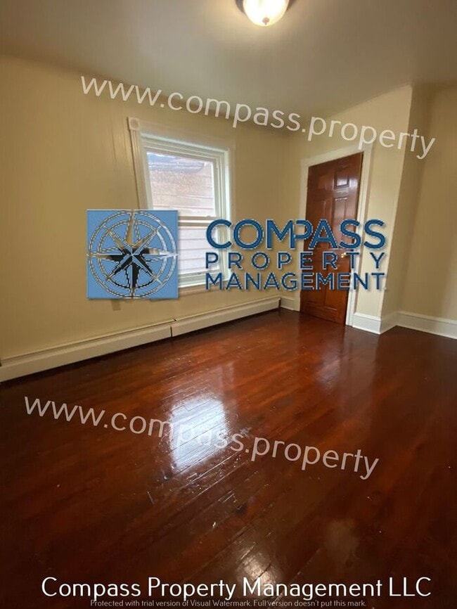 Foto del edificio - $1195 - 3 Bed, 1 Bath 2nd Floor Apartment ...