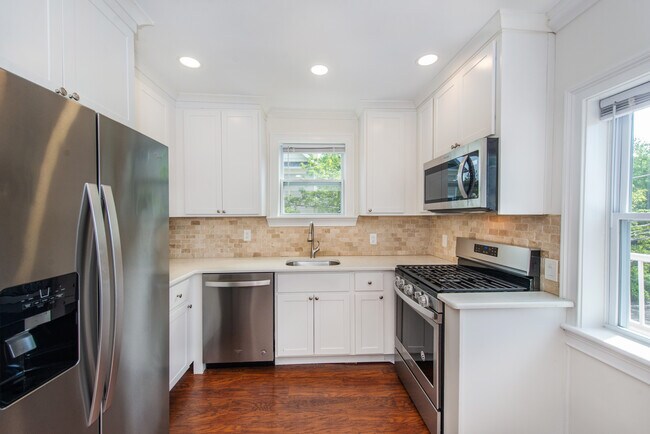 Kitchen - 49 Greenwood Ave