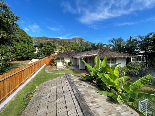 Building Photo - 3874 Leahi Ave
