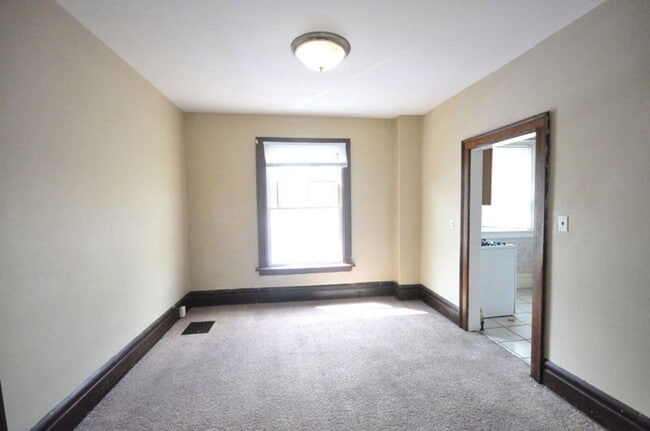 Building Photo - 177 E 11th Ave