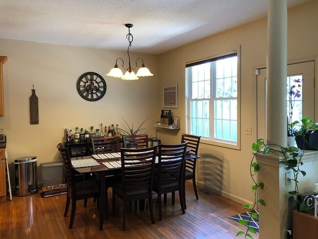 Dining - 18 Cobblestone Ct