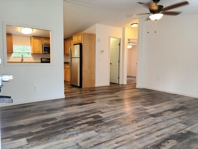 Foto del edificio - Updated 3 bed 2 bath