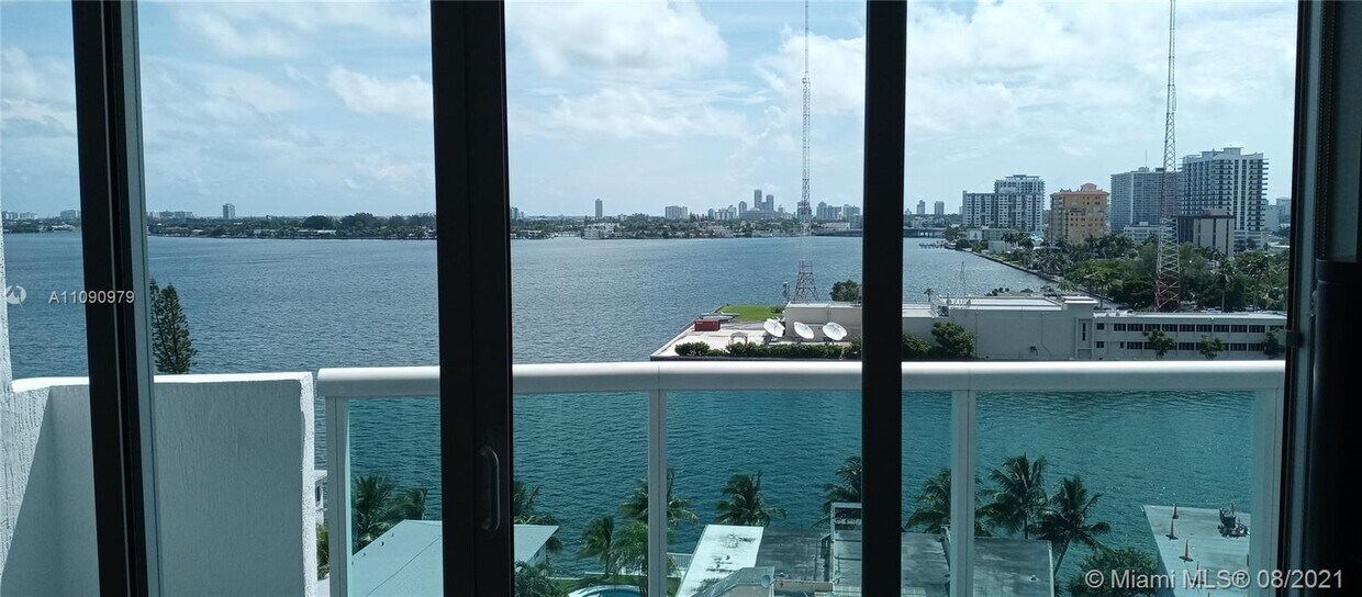 Primary Photo - 7910 Harbor Island Dr