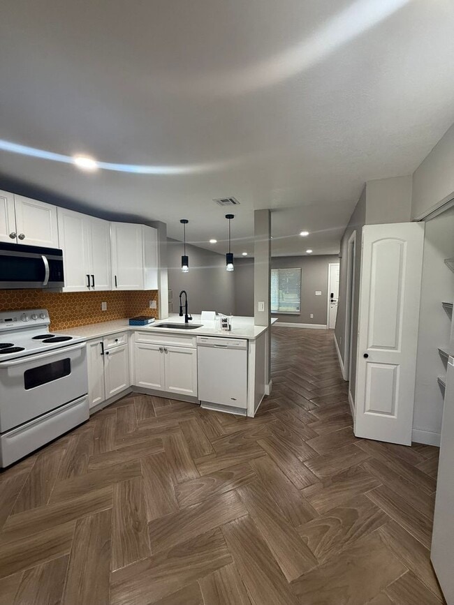 Building Photo - 102 Kristi Ann Ct