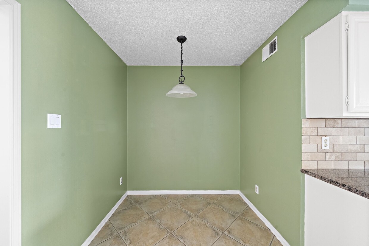 Building Photo - 14185 Misty Meadow Ln