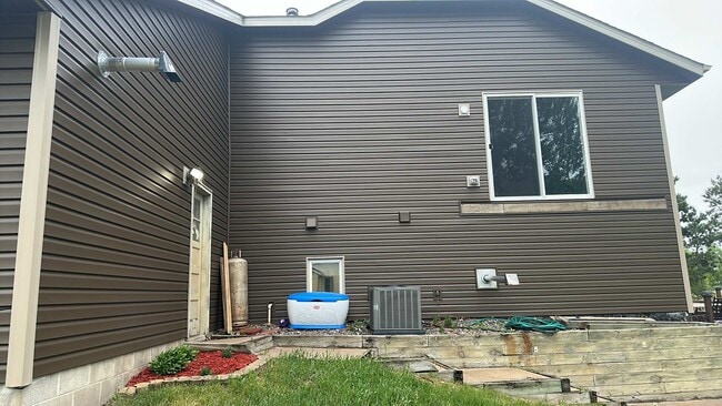 Building Photo - 1486 309th Ln NE