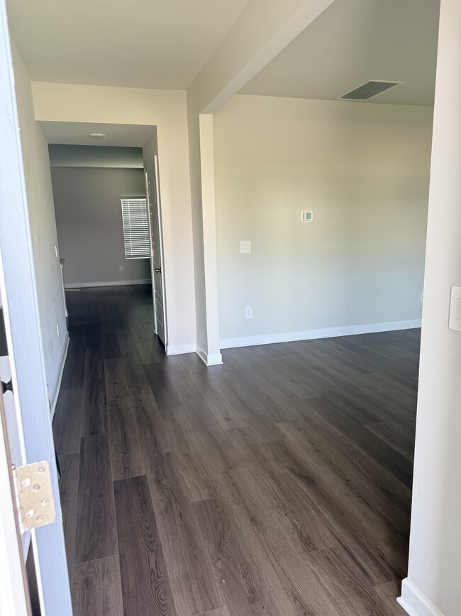Building Photo - 124 Lavinia Cir