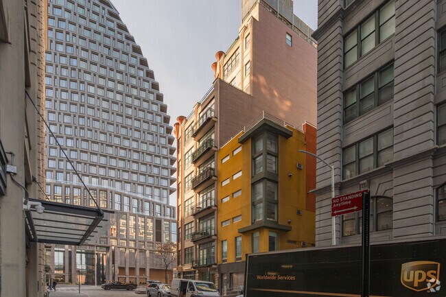 Building Photo - Bridgefront Condominiums