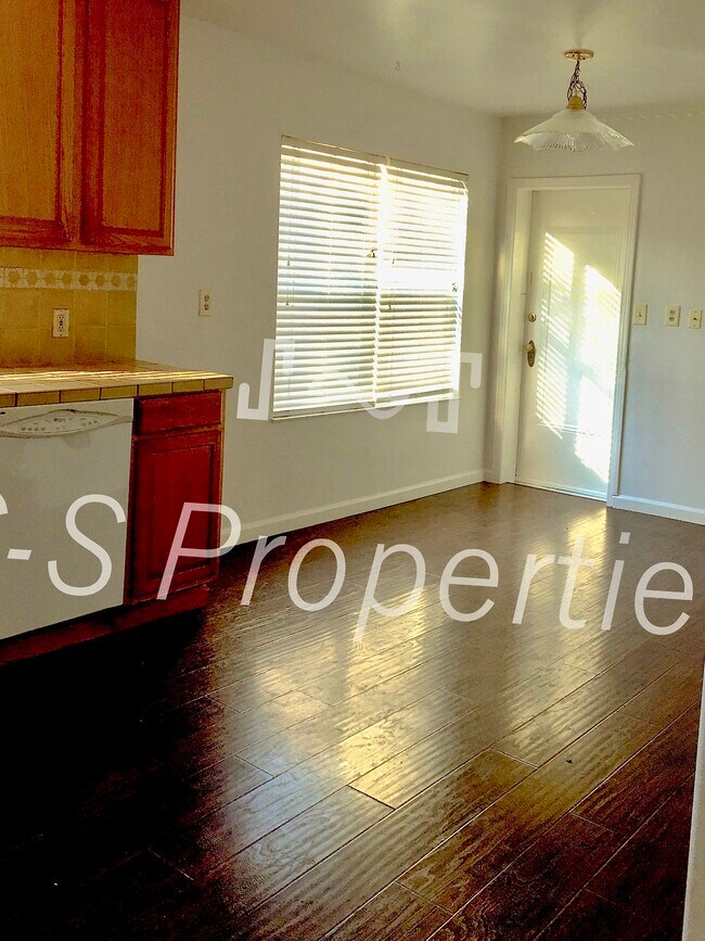 cocina - 1929 Larkin Way