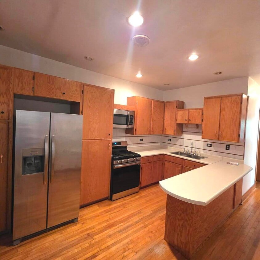 Primary Photo - 3331 W Pierce Ave
