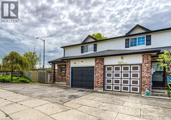 Building Photo - 2A PAISLEY Heights