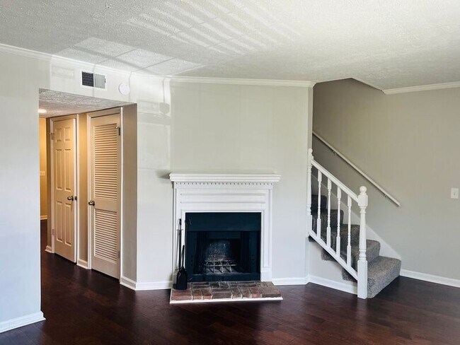 Building Photo - 9 Rolling Meadows Dr