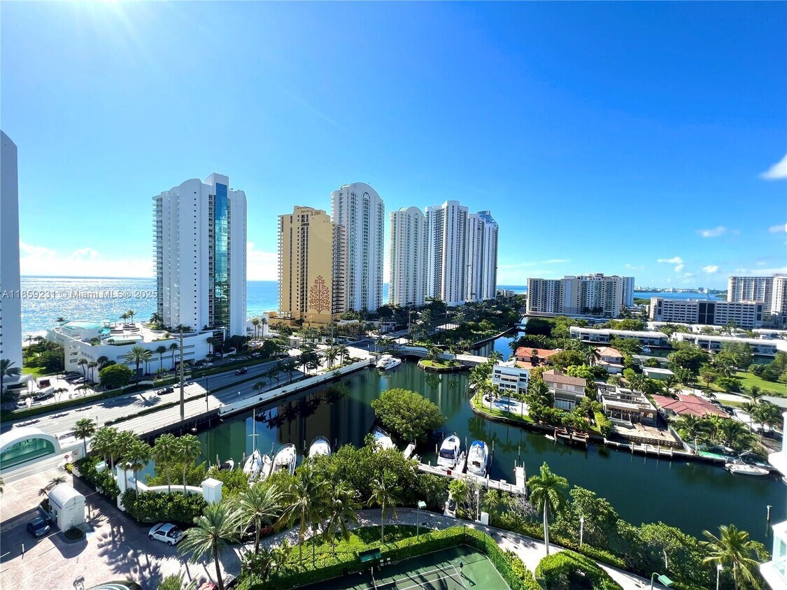 Foto principal - 16400 Collins Ave