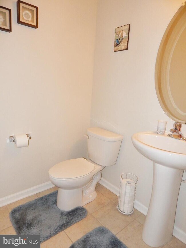 Building Photo - 105 Admiral Ln