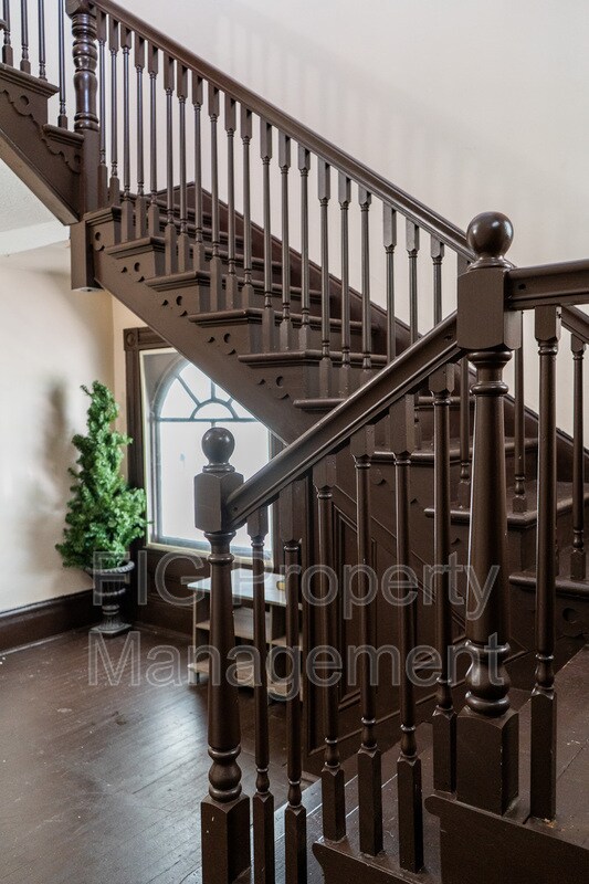 Foto del edificio - 1709 E 5th Ave