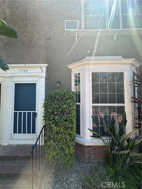 Building Photo - 1760 N Las Palmas Ave