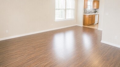 Building Photo - 114 Sendero Dr