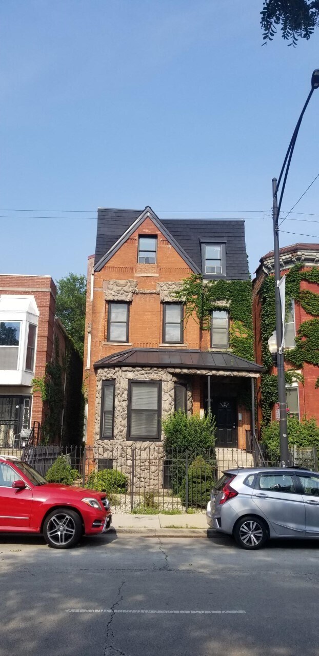 Foto del edificio - 3310 S Indiana Ave