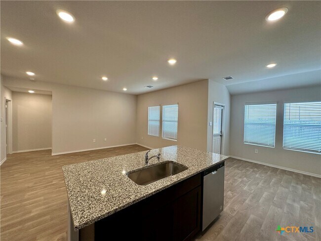 Foto del edificio - 713 Signe