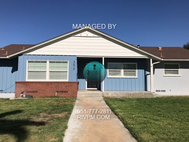 Building Photo - Tastefully remodeled home in a great Centr...