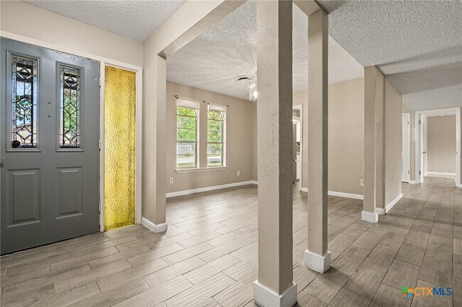 Foto del edificio - 2004 Mockingbird Ln