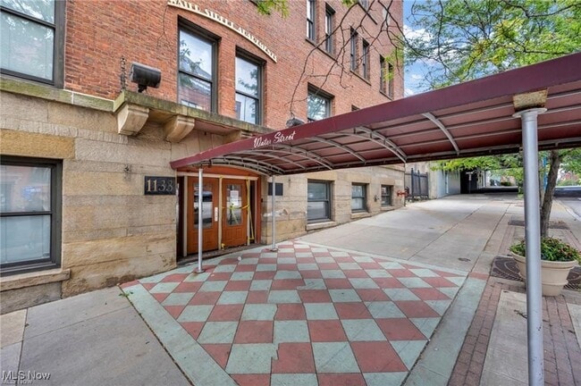 Building Photo - 1133 W 9th St