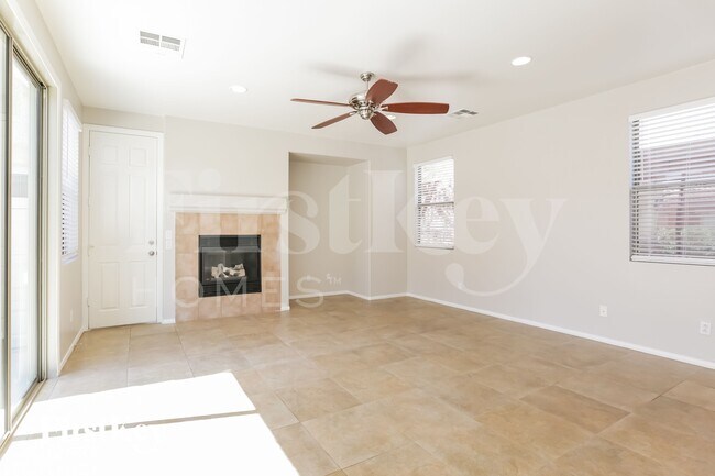 Foto del edificio - 10497 Foggy Glen Ave
