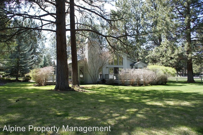 Building Photo - 3 br, 2.5 bath House - 60668 Thunderbird Ct.