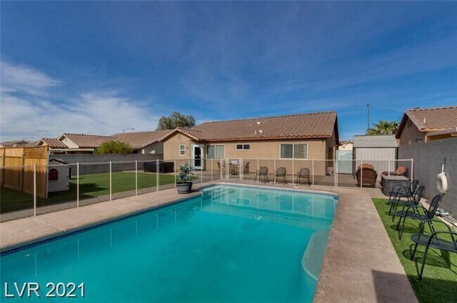 Foto del edificio - AMAZING SINGLE STORY HOME IN HENDERSON WIT...