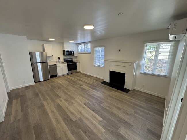 Building Photo - 1327 Cacique Street