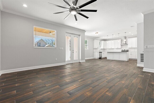Foto del edificio - 2124 W Beach St