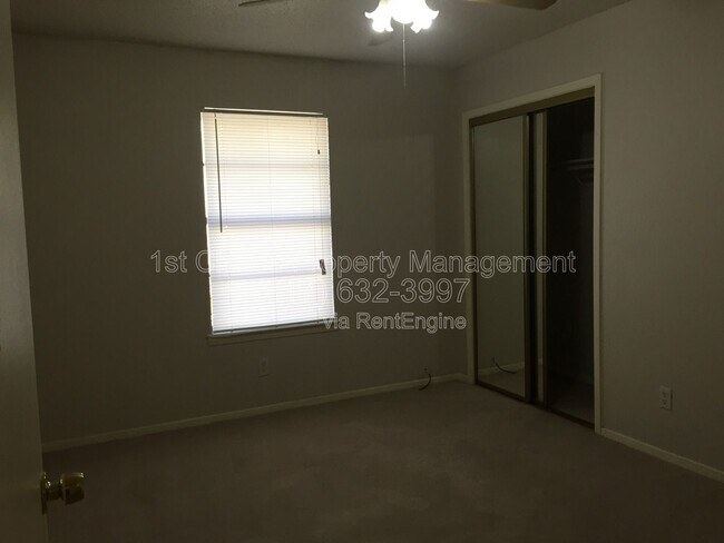 Foto del edificio - 7704 Jennifer Ln