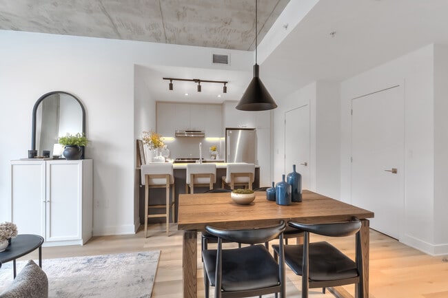 Building Photo - Leora Condo Rentals Saint-Laurent